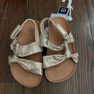 NWT Baby GAP gold sandals size 7T/8T